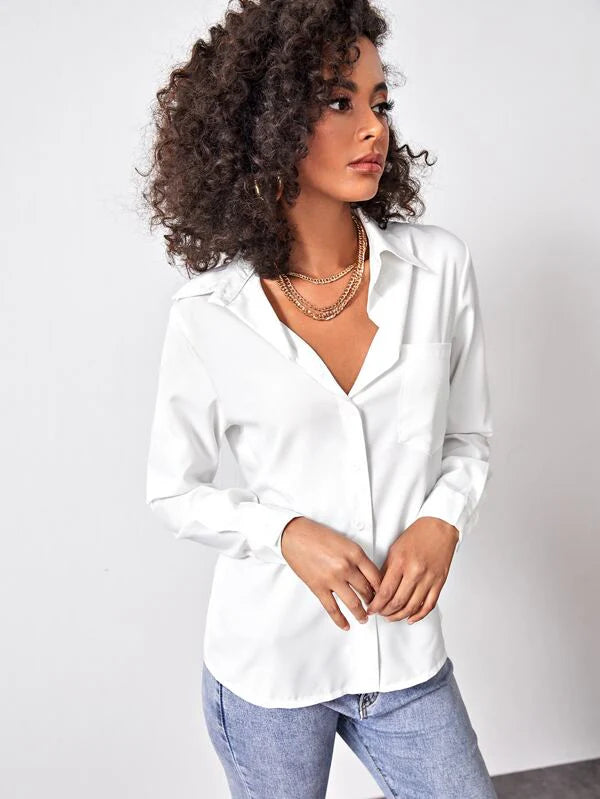 Camisa Feminina Branca com Bolso e Botões Frontais - Elegância e Estilo Casual